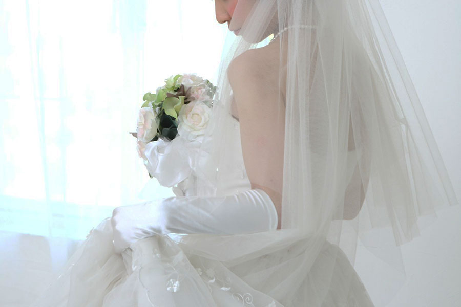 美しい純白のドレス姿の花嫁